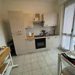 Apartment House, Vista Lago: 100 Mt Dal