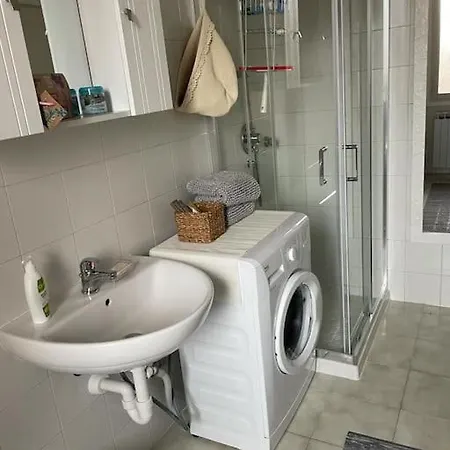 House, Vista Lago: 100 Mt Dal דירה קומו