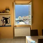 Apartment House, Vista Lago: 100 Mt Dal