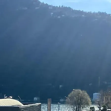 House, Vista Lago: 100 Mt Dal *